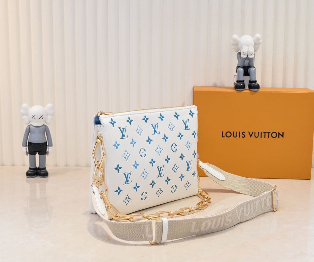 L0vis Vvtt0n M11225 LV By The Pool Coussin PM