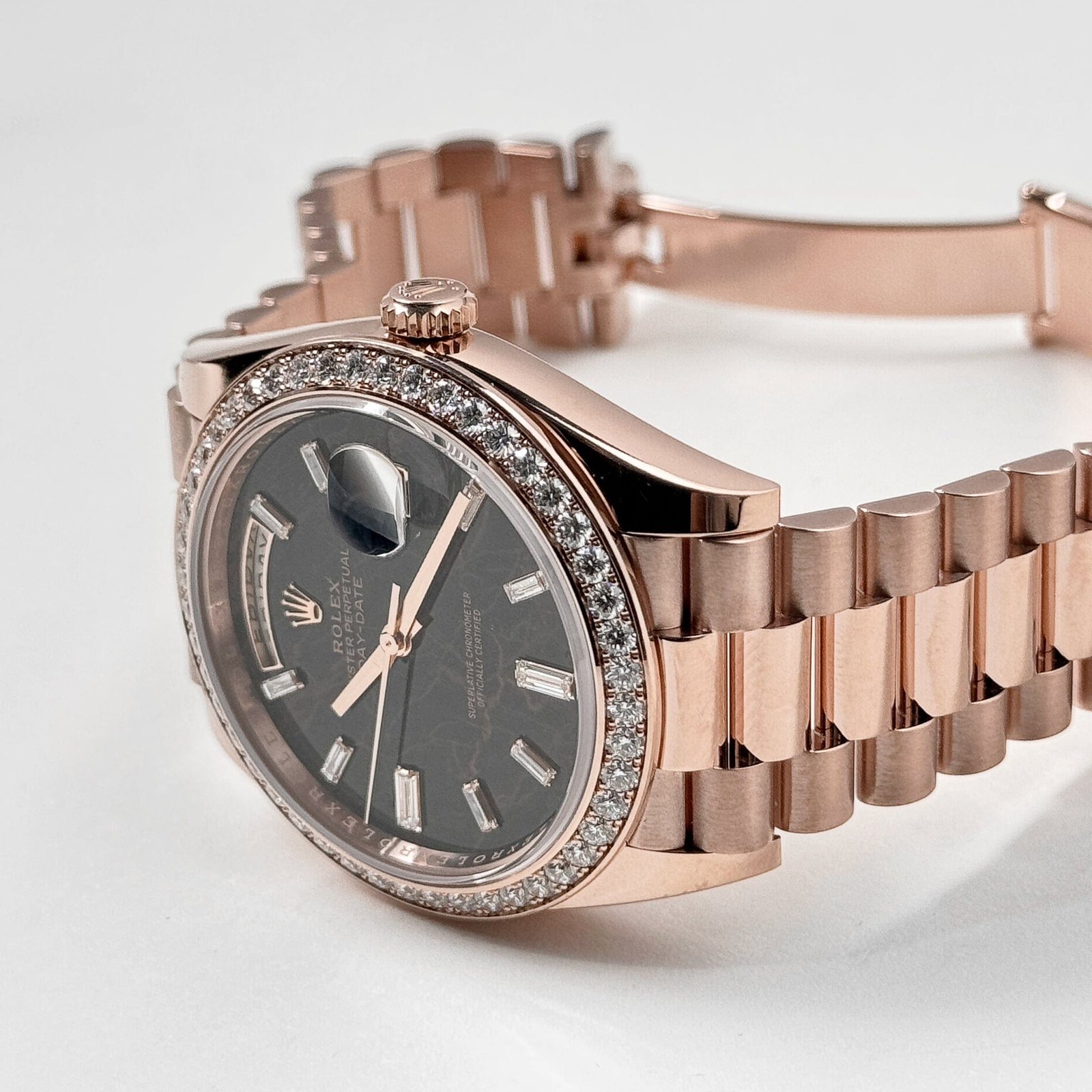 R01ex Day-Date 40 228345RBR Rose Gold Eisenkiesel Dial D1am0nd Bezel (2023)