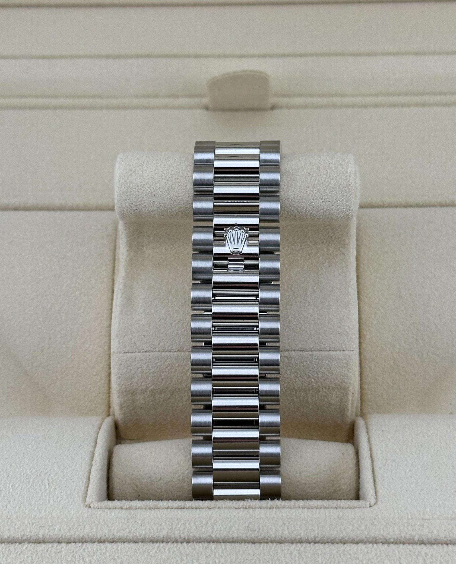 R01ex Day-Date 40 228396TBR Platinum D1am0nd Bezel D1am0nd-Paved Sapphire Dial (2024)