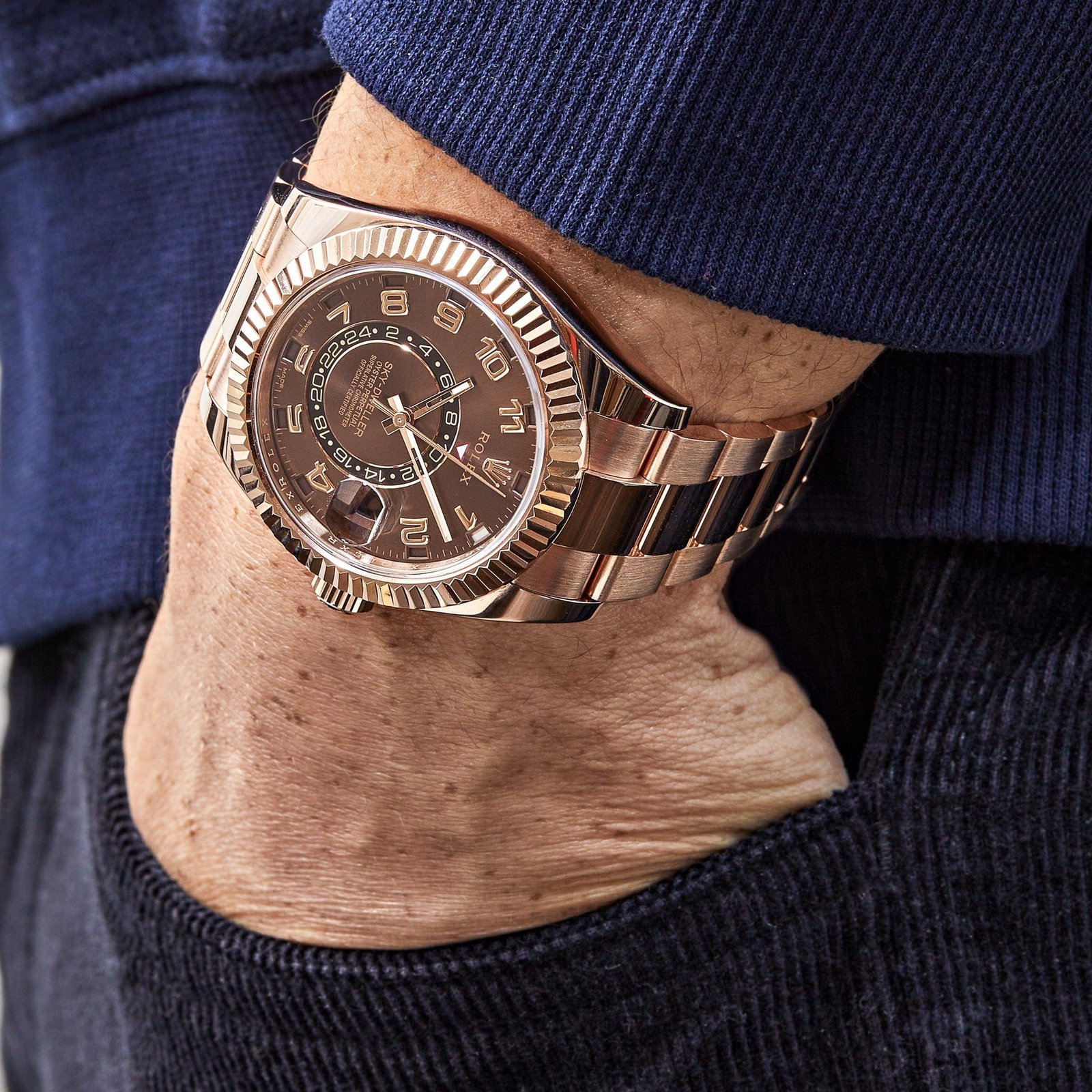 R01ex Sky-Dweller 326935 Rose Gold Chocolate Arabic Numeral Dial
