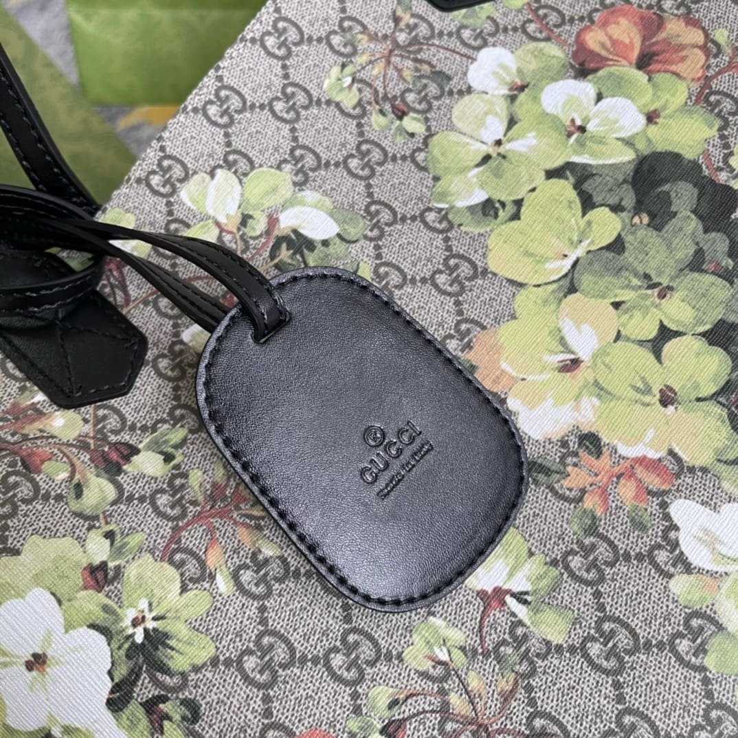 Gvc*1  Svp*me Monogram Blooms Medium Reversible Tote