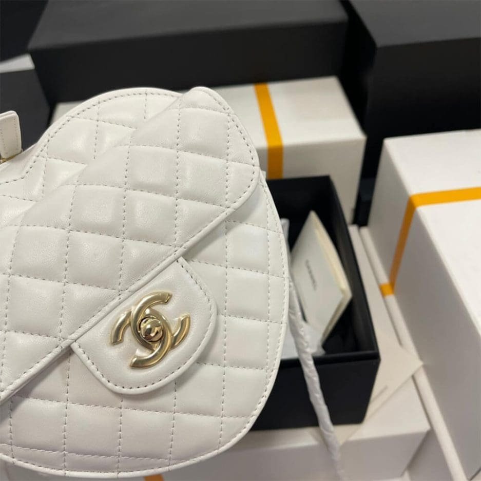 Ch**el 22s Heart Bag AS3191