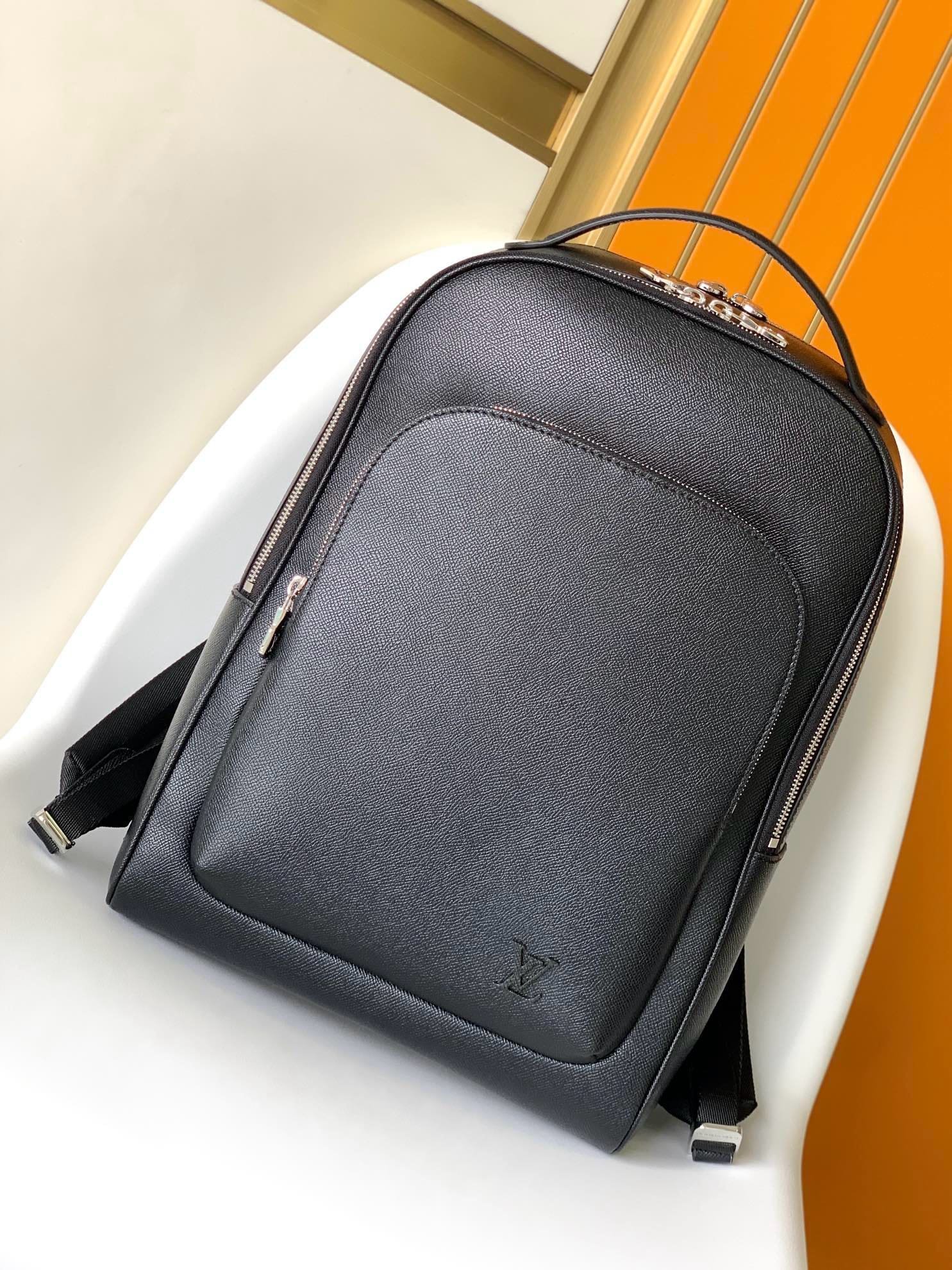 L0vis Vvtt0n M30977 AVENUE Backpack