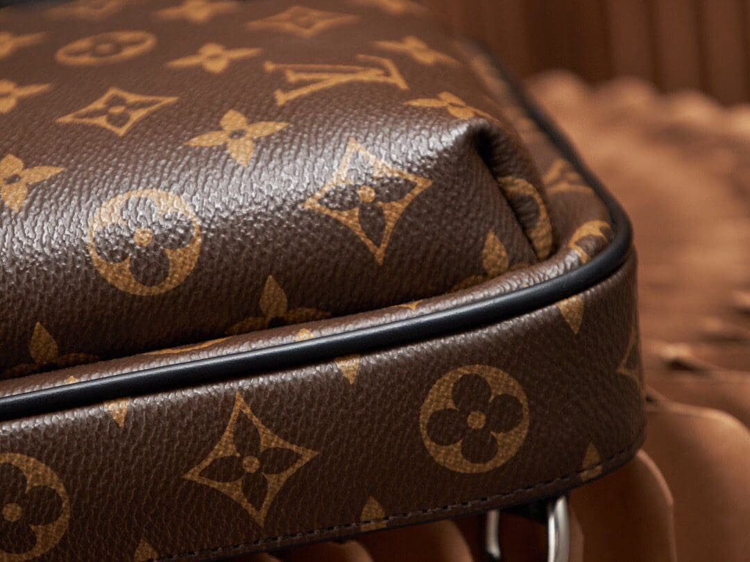 L0vis Vvtt0n M46327 Avenue Slingbag NM
