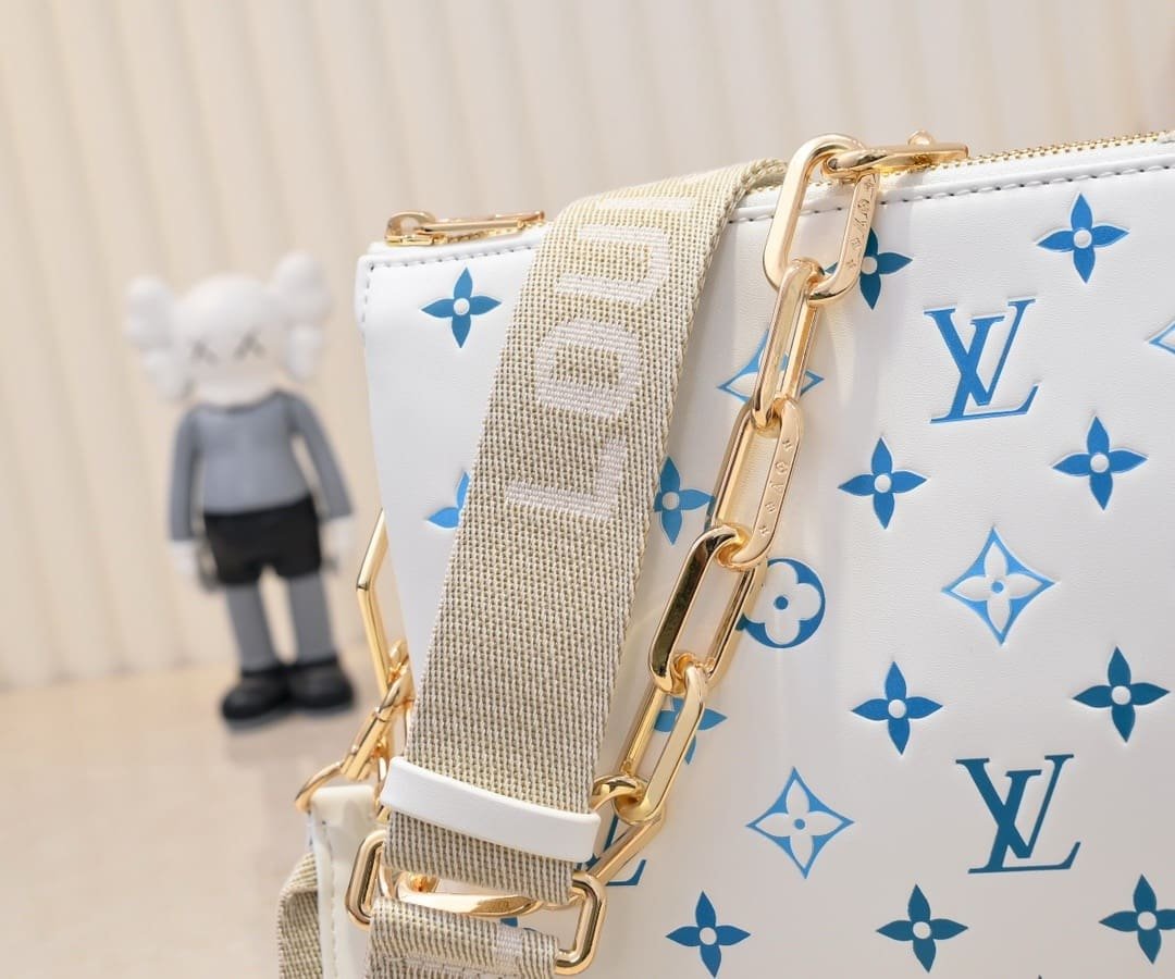 L0vis Vvtt0n M11225 LV By The Pool Coussin PM
