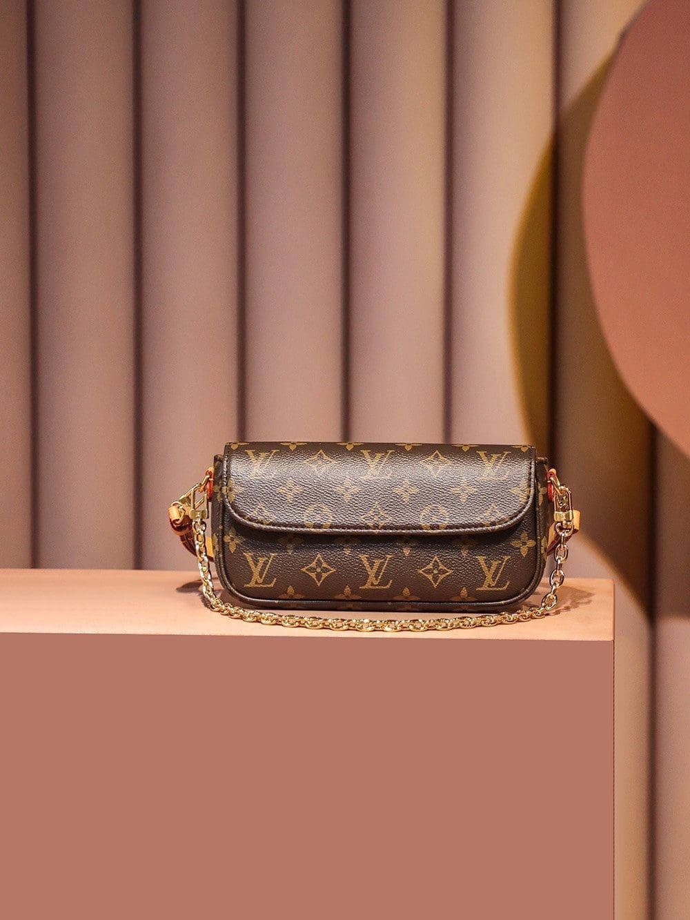 L0vis Vvtt0n Wallet on Chain Ivy Monogram M81911