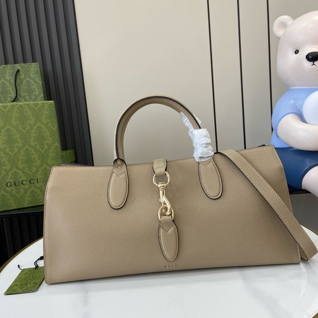 Gvc*1 Medium tote bag with hook closure