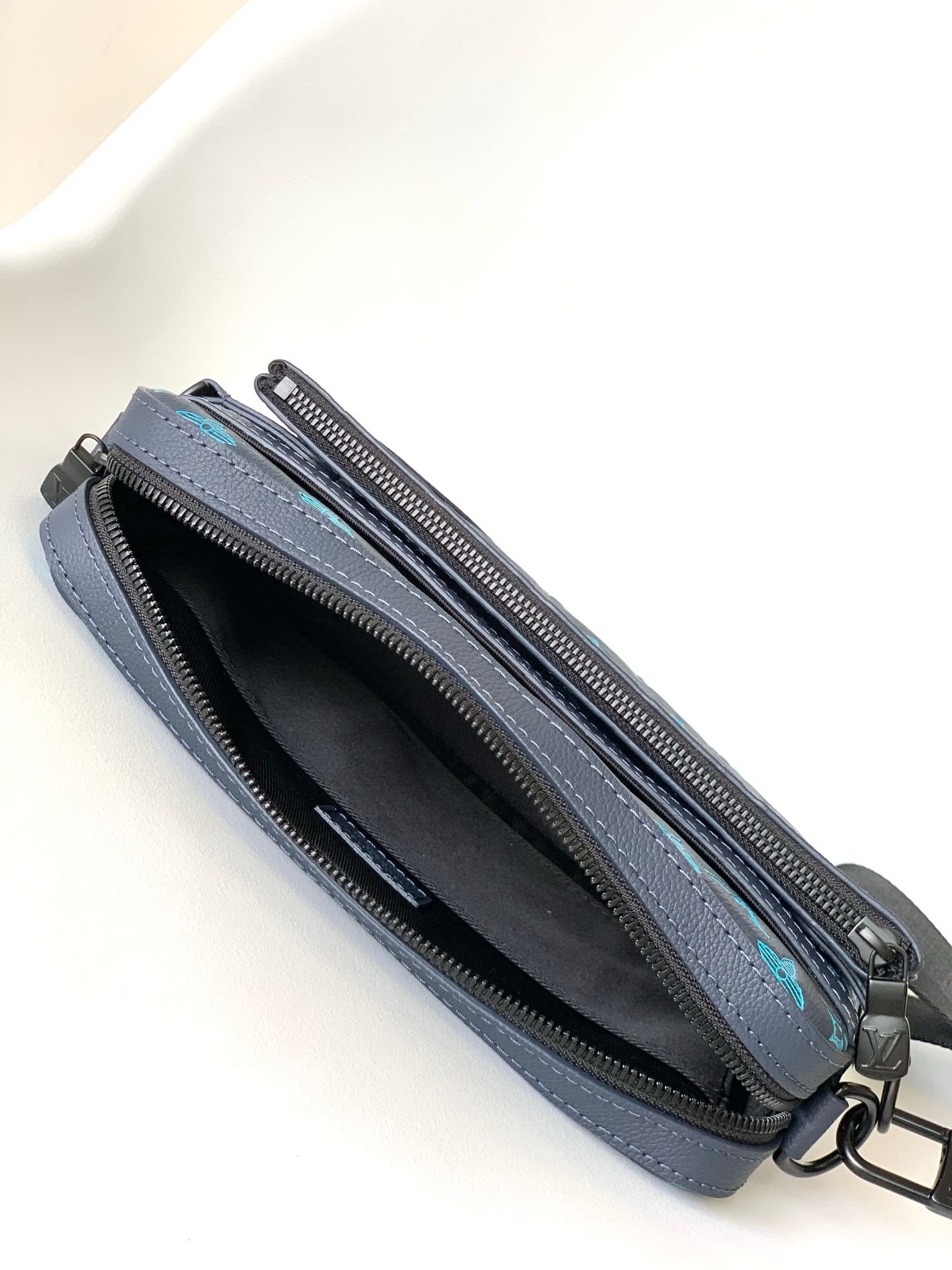 L0vis Vvtt0n M46604 Trio Messenger