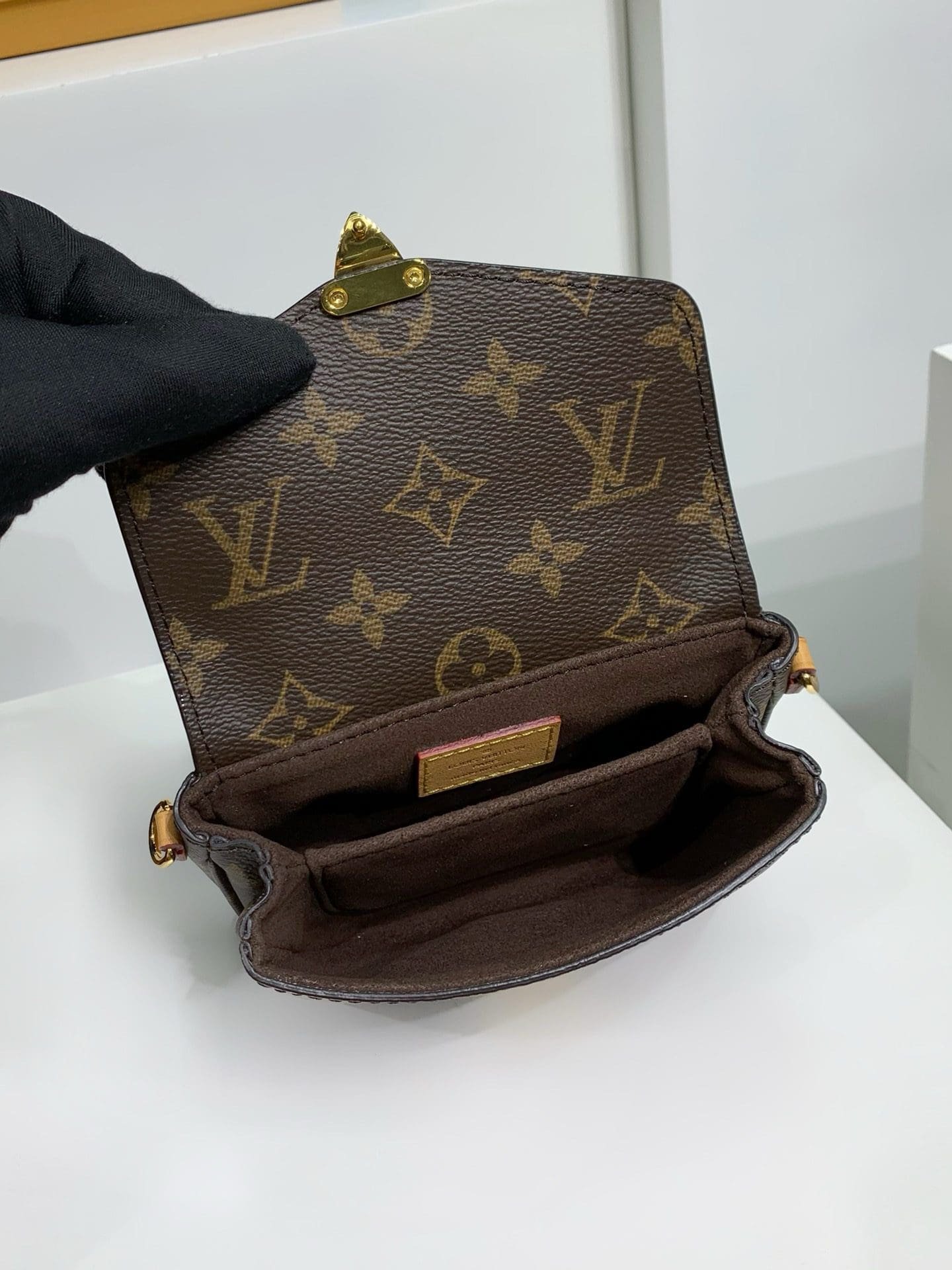 L0vis Vvtt0n M81267 MICRO MÉTIS chain bag